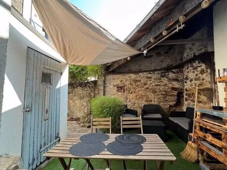 maison de village t3 de 67m² en triplex avec cour extérieure – saint-étienne-de-montluc