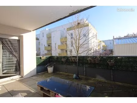 ideal investissement beau t3 vénissieux avec terrasse et garage fermé