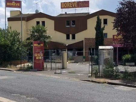 murs hotel a renover