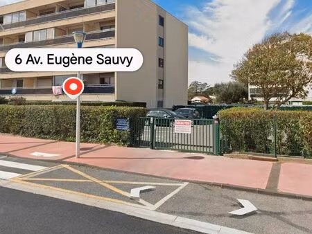 a vendre place de parking avec box de 6m2 et accès à la piscine à avenue eugène sauvy à ca