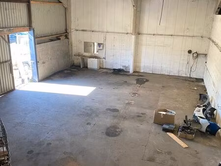 parking/box 250 m² nozay
