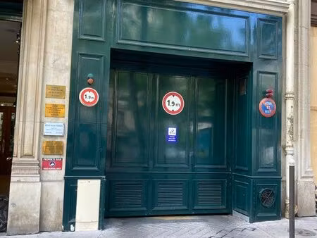 parking place des ternes 210/ mois