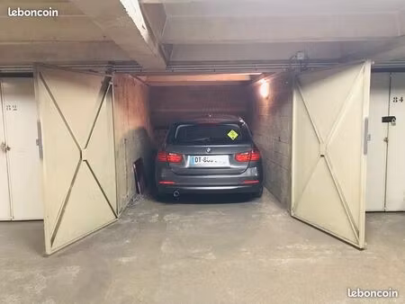 location box 12m2 proche république parmentier