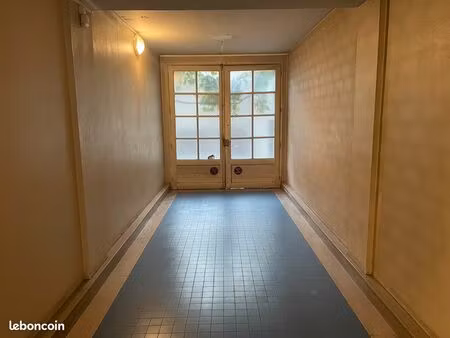 box de 17m2 sécurisé  batignole/grande carriere/place de clichy