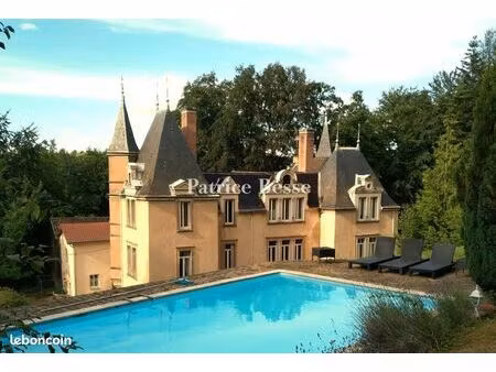 château 20 pièces 864 m²
