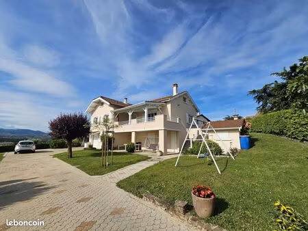 propriété 6 pièces 132 m²