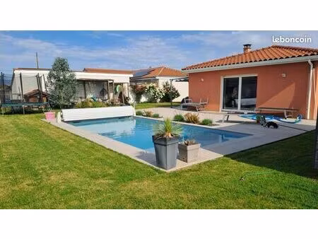 maison récente plain pied 120m2 avec piscine
