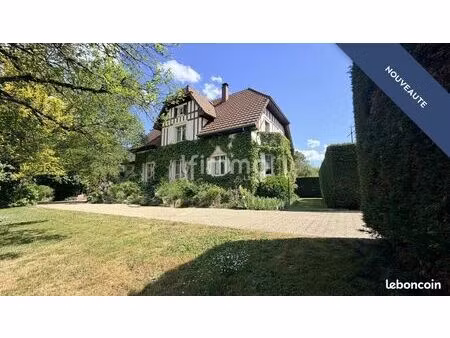 maison 10 pièces 215 m²