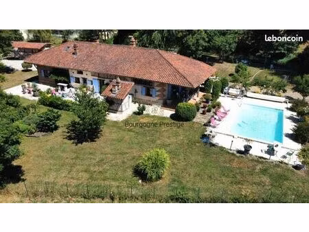 propriété 7 pièces 239 m²