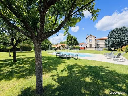 villa 8 pièces 199 m²