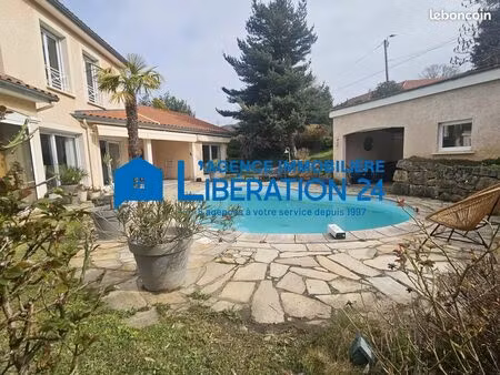 villa 7 pièces 238 m²