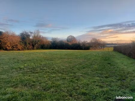 terrain 1372 m² luché-pringé