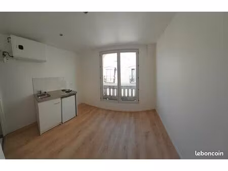 studio: 92000 paris 19