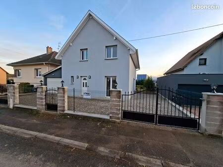 maison avec double portail (pour camping-car  bateau  remorque  etc..)