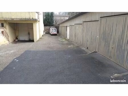 grand garage de 18m2 en plein centre ville de firminy 42700