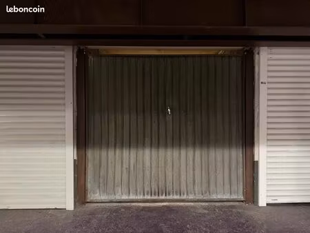 box fermé dans parking sécurisé