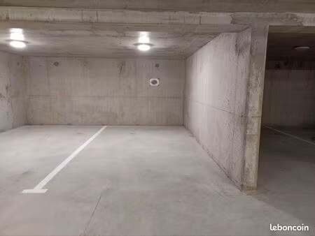 place de parking en sous sol poisy