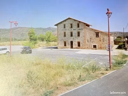 local 800 m² rodès