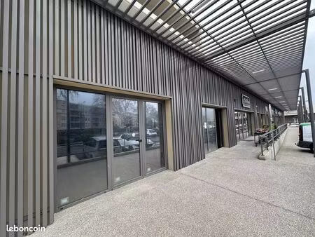 local commercial 142 m² saint-estève