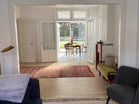 maison semi individuelle avec garage entièrement rénovée sur une parcelle de 700m2