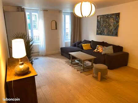 chambre meublée dans maison rénovée – centre cluny