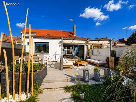 maison 10 pièces 244 m²