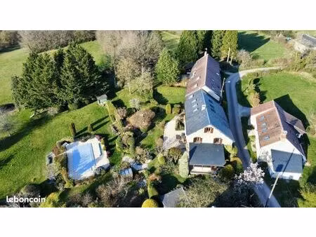 maison 10 pièces 245 m²
