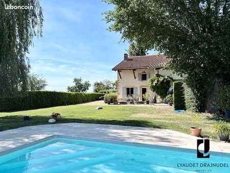 maison 9 pièces 210 m²