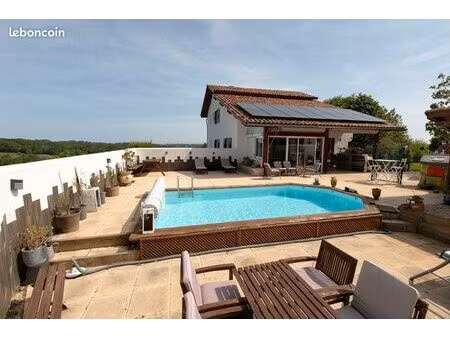 villa 6 pièces 150 m²