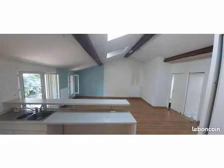rare à chaponnay: t3 lumineux de 75 m2  hypercentre