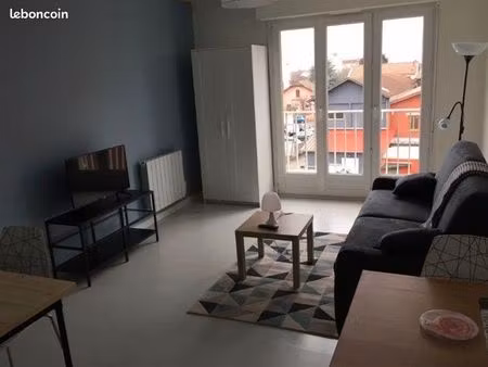 studio charnay proche commerces et hôpital