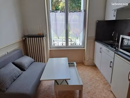 studio à louer à l'année