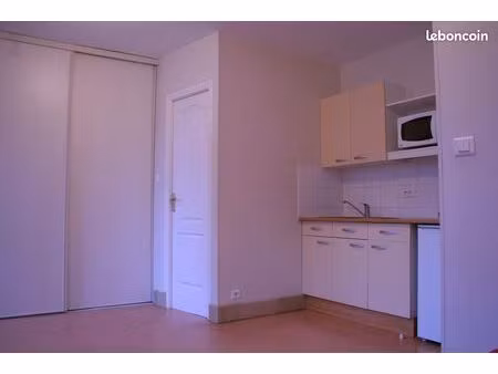 nevers centre  studio meublé clair & agréable