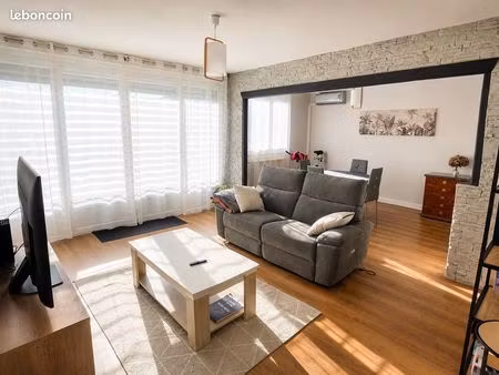 ? t3/4 lumineux de 71 m² habitables (73 m² au sol) avec garage  cave et stationnement