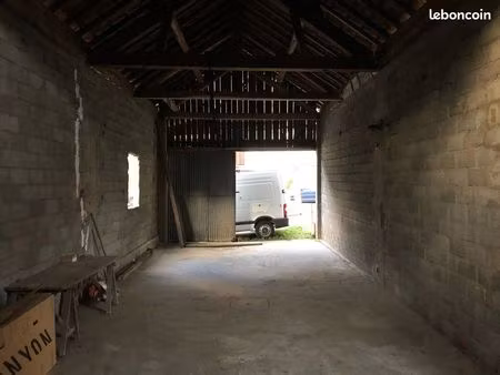 location hangar