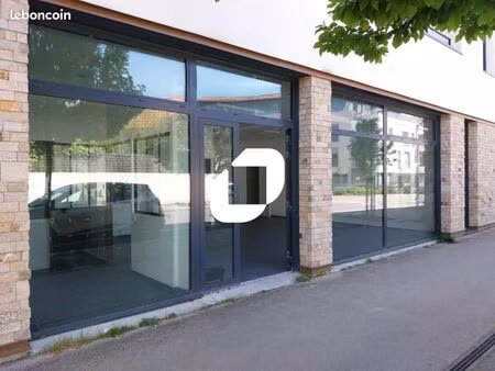 local commercial 99 m²