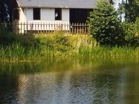 vend chalet au bord de l'eau