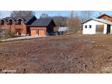 terrain 821 m² evires
