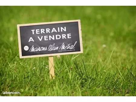 terrain 800 m² etaux