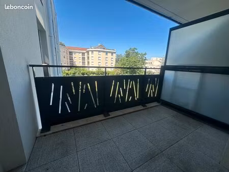 decines centre: t3 parfait etat garage balcon calme