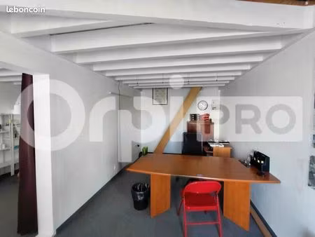 bureau 79 m²