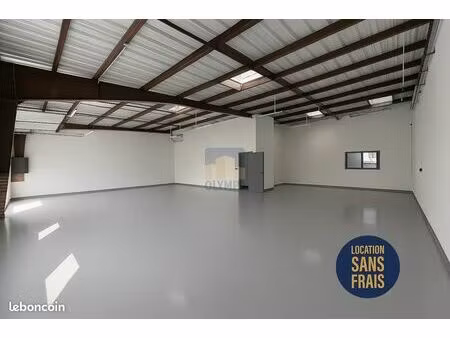 local dépôt / bureaux entièrement rénové – 216 m² à louer
