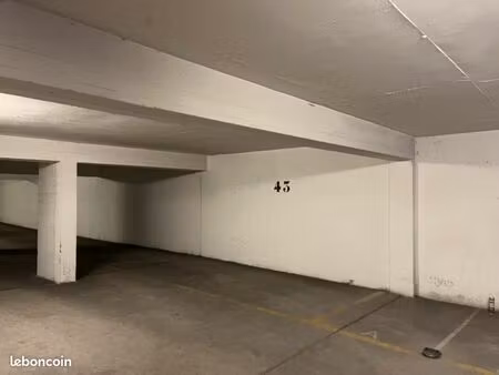 lot parkings loués