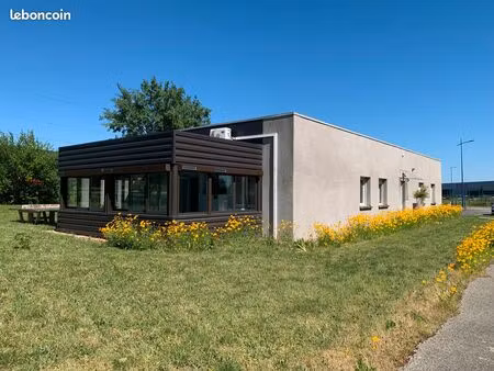 batiment bureaux 320m² sur terrain 2175 m² a 300 m gare macon loche