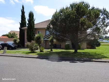 location t3 avec garage et parking
