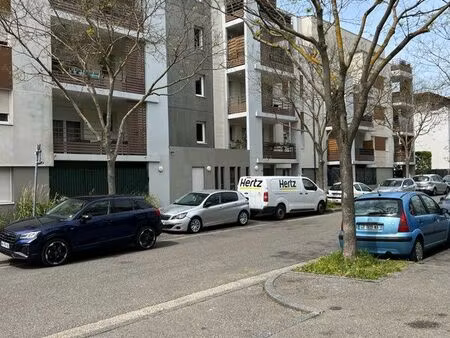 appartement t3 récent balcon/garage
