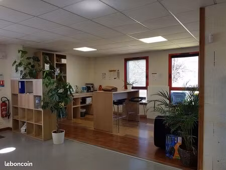 bureaux + hall accueil