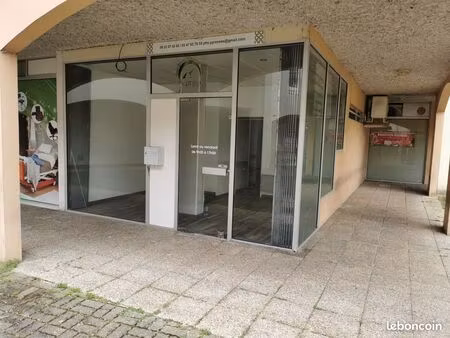 loue local commercial ou bureau de 32 m²