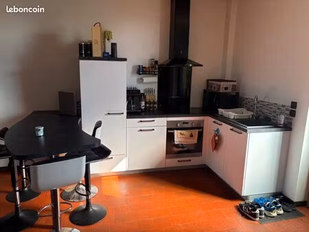 studio avec cuisine aménagée et équipée