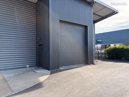 à louer — dépôt / entrepôt 330 m² — zone fontanille 2 — lempdes (63370)
